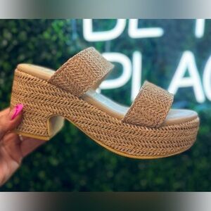 NIB Matisse Ocean Ave Raffia Platform Slides- Still in stores